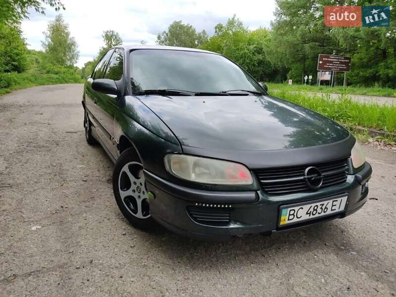 Седан Opel Omega 1995 в Самборе