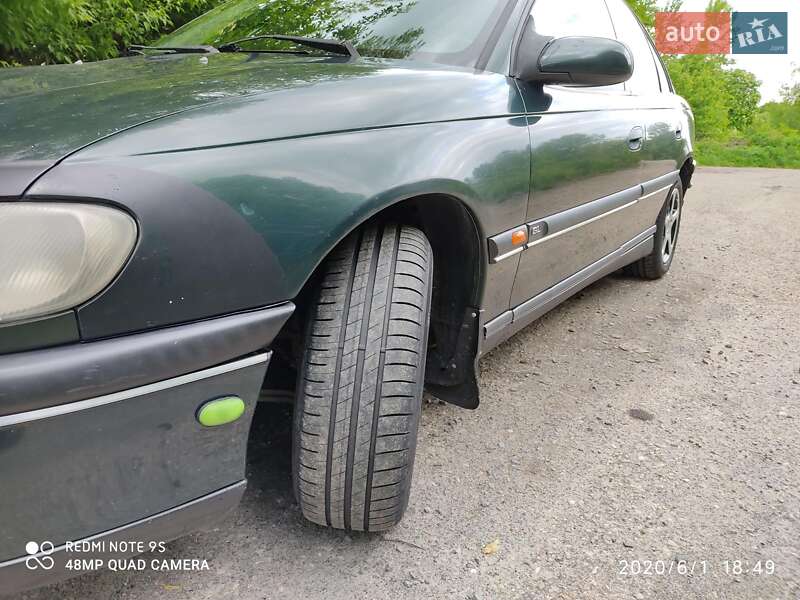 Седан Opel Omega 1995 в Самборе