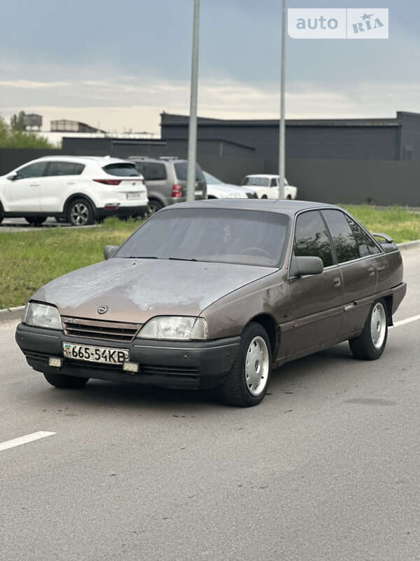 Седан Opel Omega 1987 в Киеве