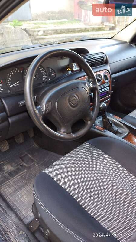 Седан Opel Omega 1995 в Полтаві