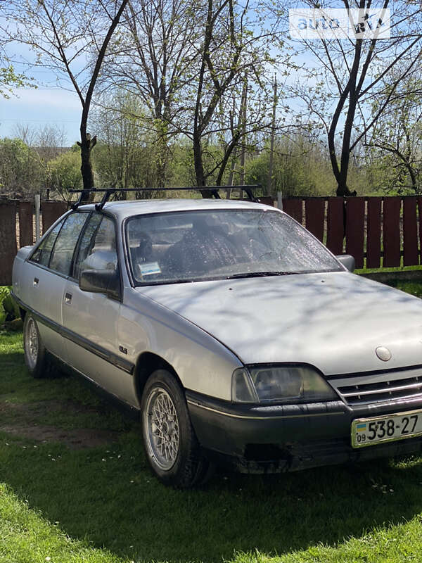 Седан Opel Omega 1989 в Ивано-Франковске