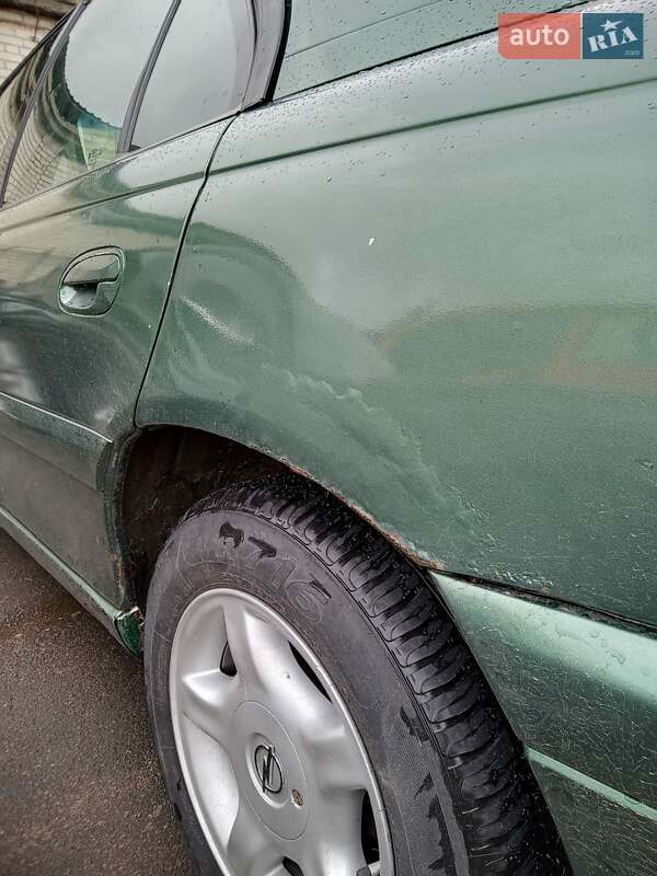 Седан Opel Omega 2001 в Луцьку