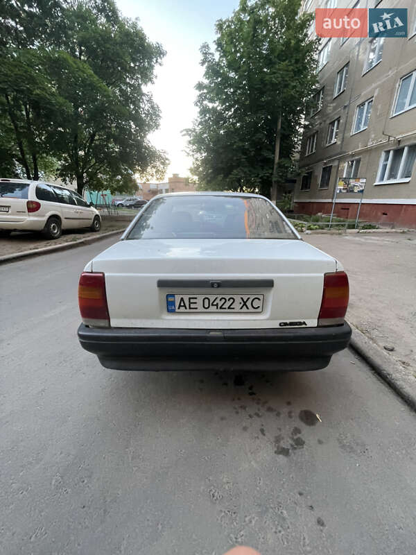 Седан Opel Omega 1988 в Краматорську