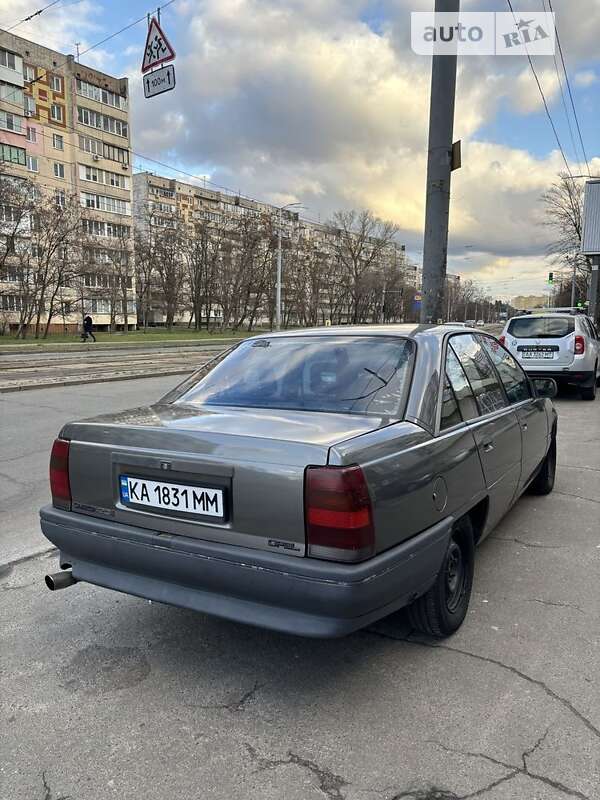 Седан Opel Omega 1988 в Києві