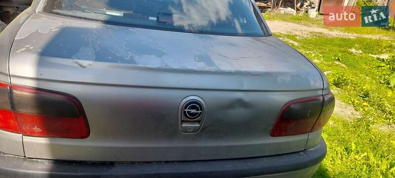 Седан Opel Omega 1995 в Києві