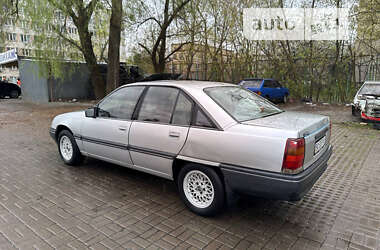 Седан Opel Omega 1987 в Киеве