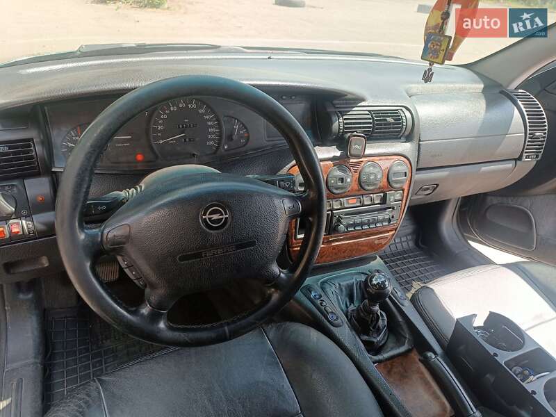 Седан Opel Omega 1998 в Павлограді