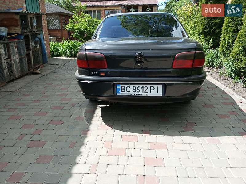 Седан Opel Omega 1999 в Жовтанцах