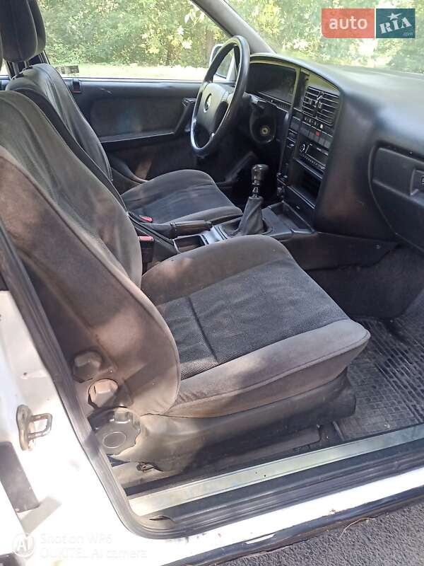 Седан Opel Omega 1993 в Днепре