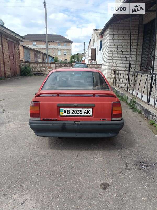 Седан Opel Omega 1989 в Липовце