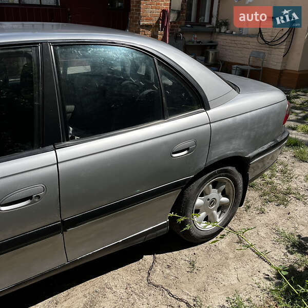 Седан Opel Omega 1995 в Киеве