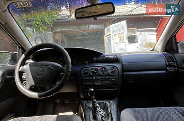 Седан Opel Omega 1995 в 