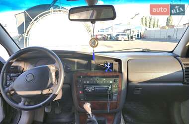 Седан Opel Omega 2000 в 