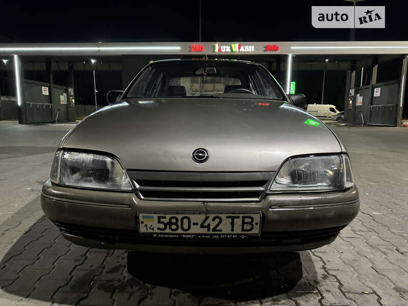 Седан Opel Omega 1988 в Львове