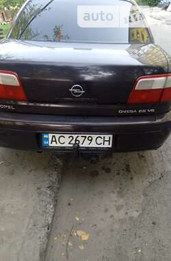 Седан Opel Omega 2000 в Владимир-Волынском