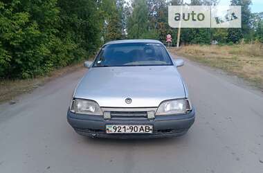 Седан Opel Omega 1989 в Карловке