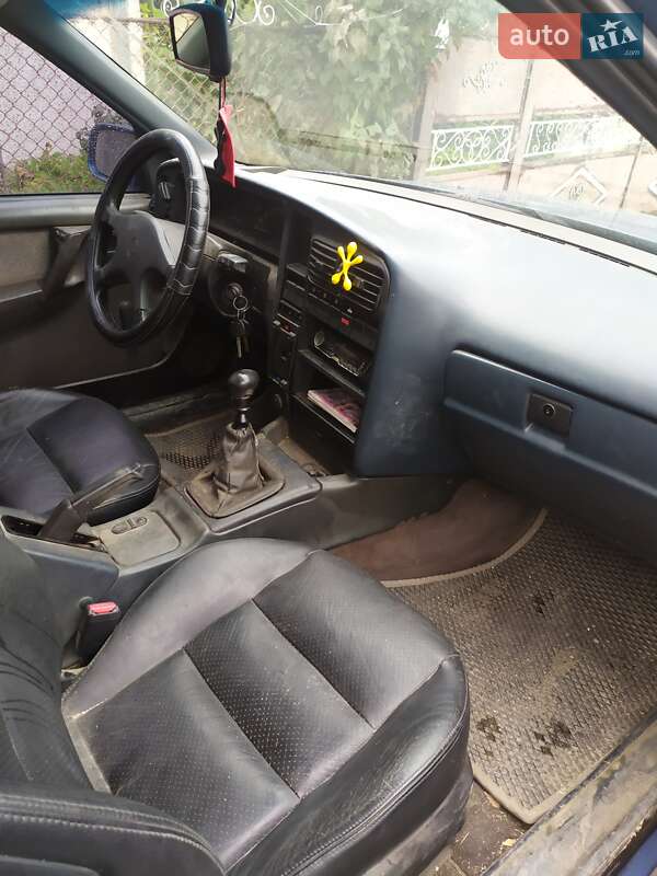 Седан Opel Omega 1990 в Кольчине