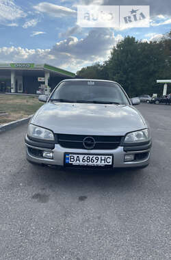 Седан Opel Omega 1995 в Знаменке