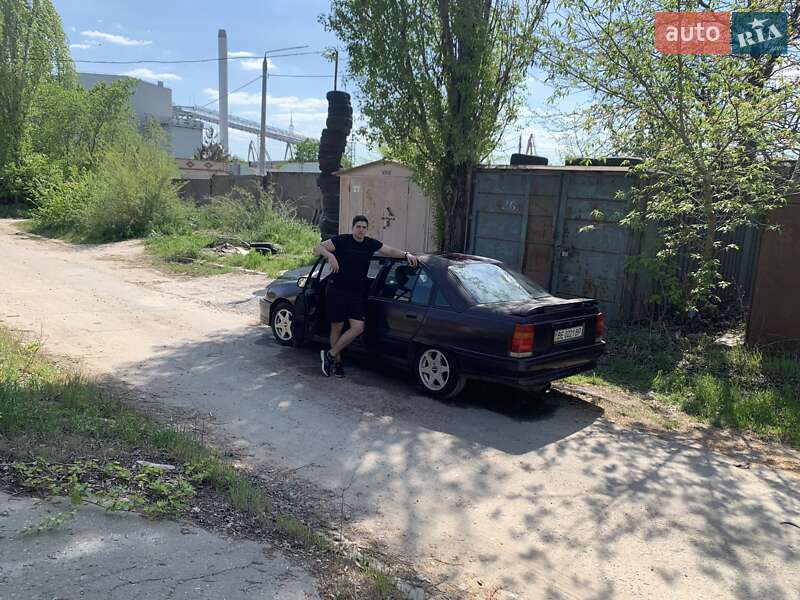Седан Opel Omega 1991 в Николаеве