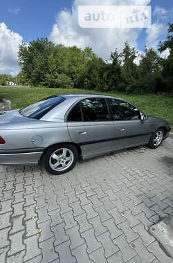 Седан Opel Omega 1995 в Деражне