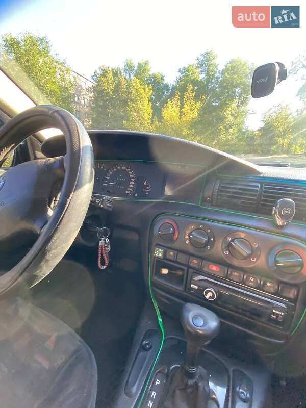 Седан Opel Omega 1999 в Каменском