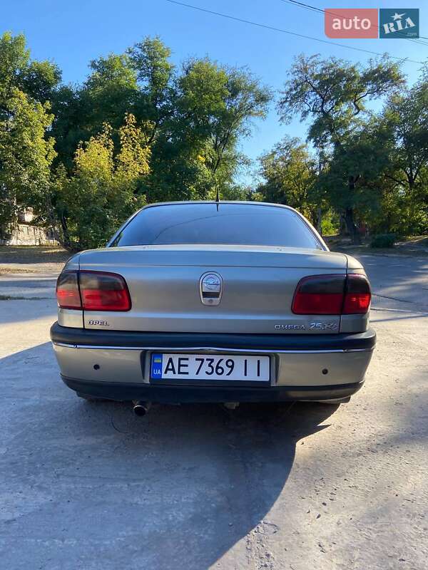 Седан Opel Omega 1999 в Каменском