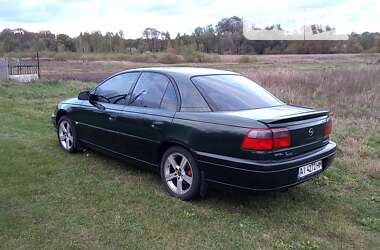 Седан Opel Omega 2000 в Иванкове