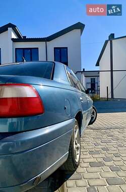 Седан Opel Omega 2000 в Ивано-Франковске