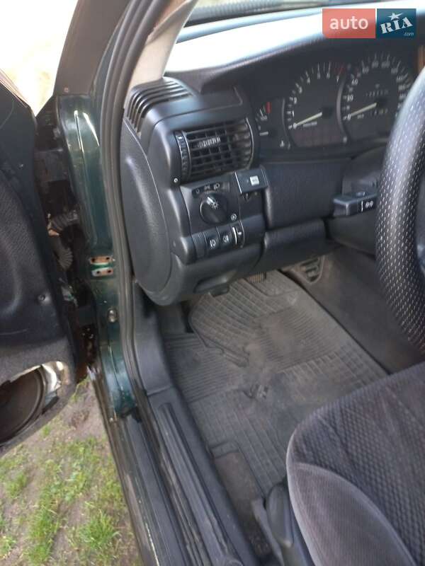 Седан Opel Omega 1995 в Запорожье