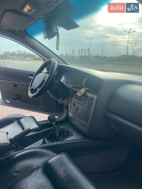 Седан Opel Omega 2002 в Одесі