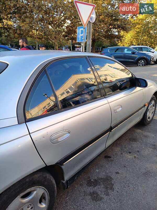 Седан Opel Omega 1998 в Южном