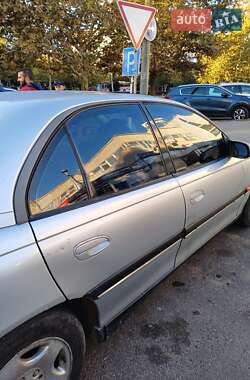 Седан Opel Omega 1998 в Южном