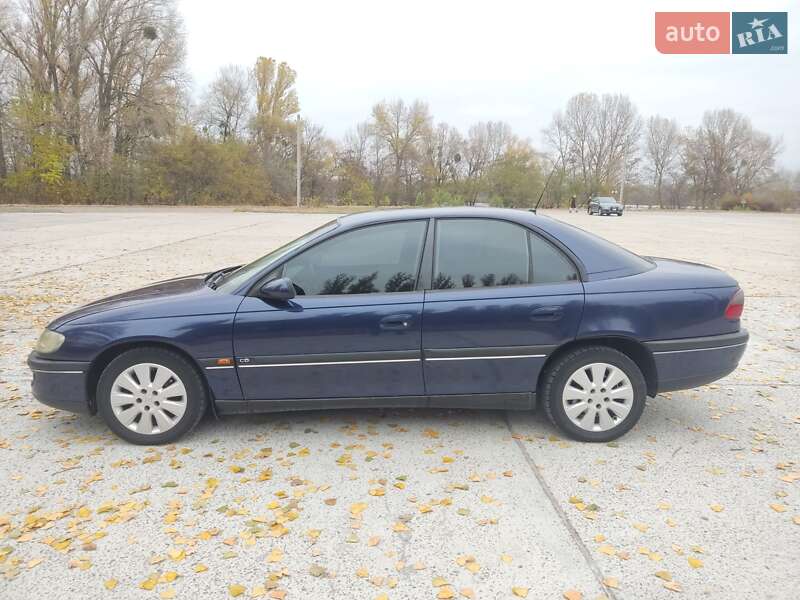 Седан Opel Omega 1999 в Каневе