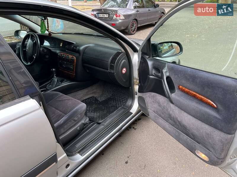 Седан Opel Omega 1998 в Одессе