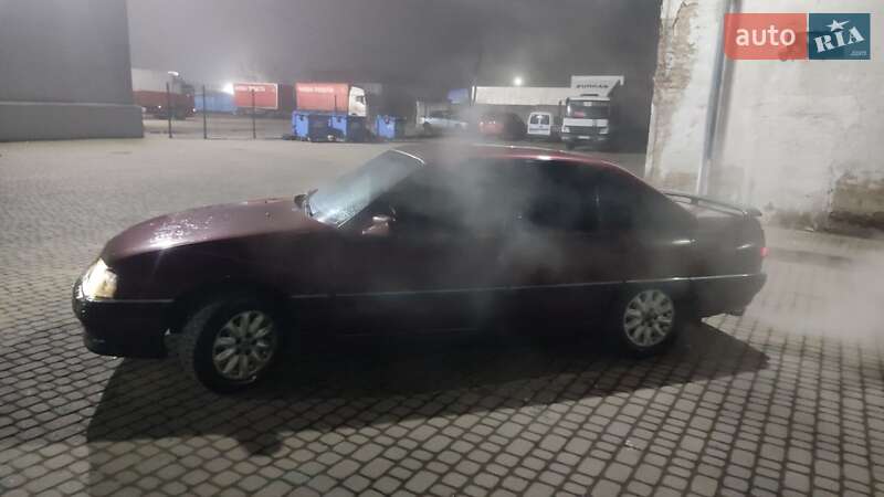 Седан Opel Omega 1988 в Мукачево