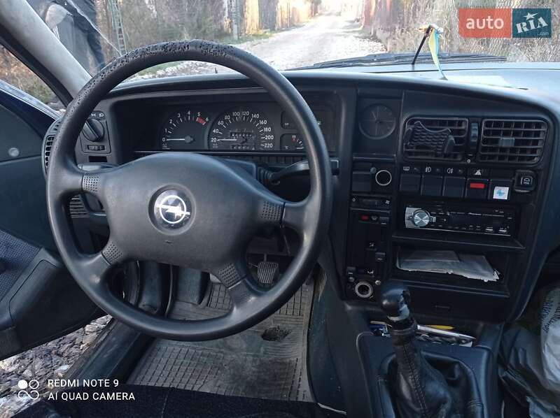 Седан Opel Omega 1992 в Львові