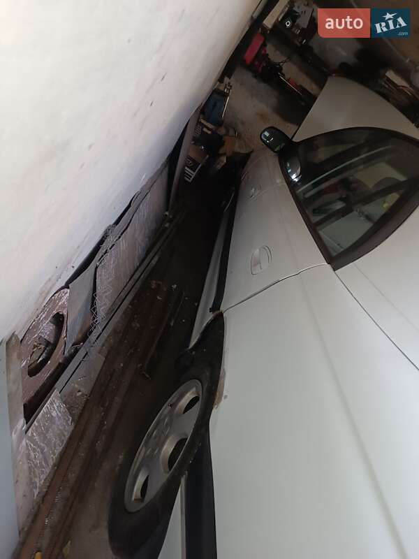 Седан Opel Omega 1995 в Новомосковске