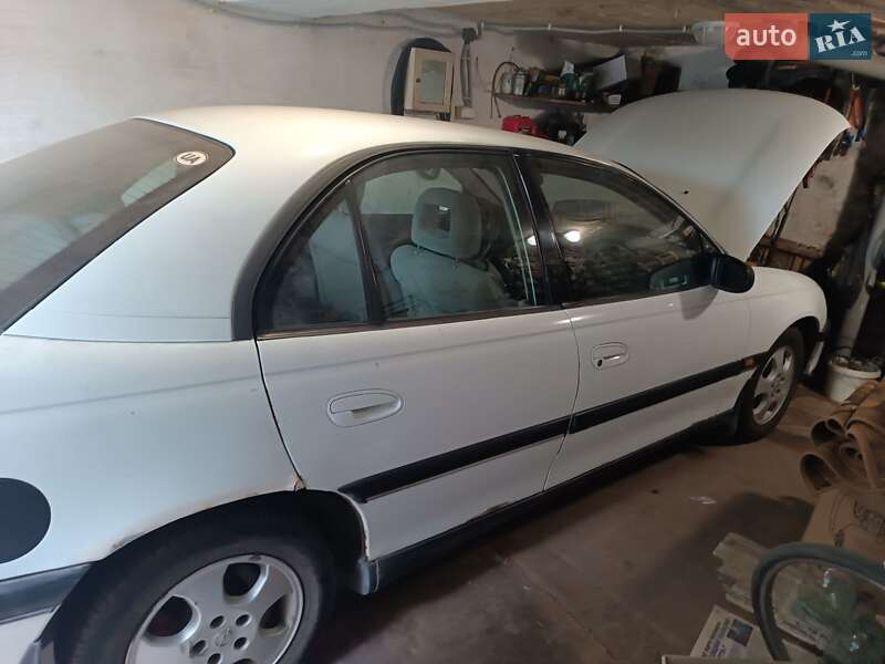 Седан Opel Omega 1995 в Новомосковске