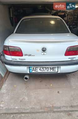 Седан Opel Omega 1995 в Новомосковске