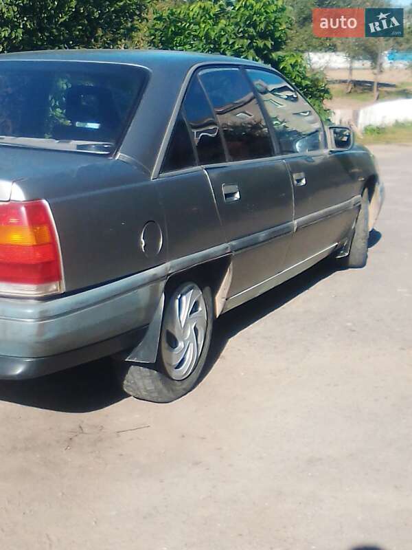 Седан Opel Omega 1988 в Бершади