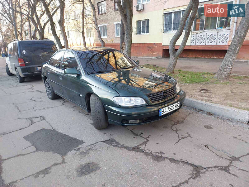 Седан Opel Omega 2002 в Александрие