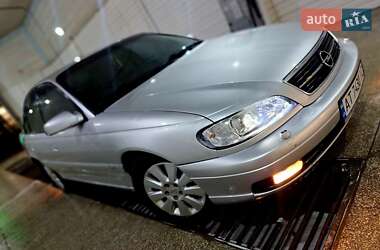 Седан Opel Omega 2002 в Чернівцях