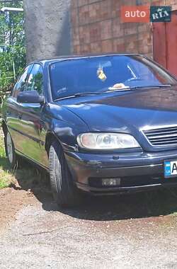 Седан Opel Omega 2000 в Тиврову