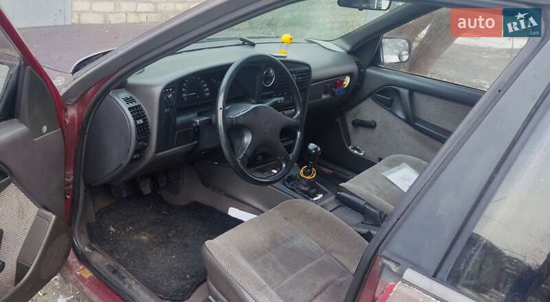 Седан Opel Omega 1989 в Славутиче