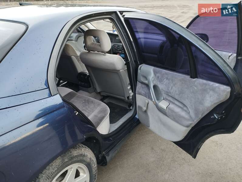 Седан Opel Omega 1994 в Сарнах