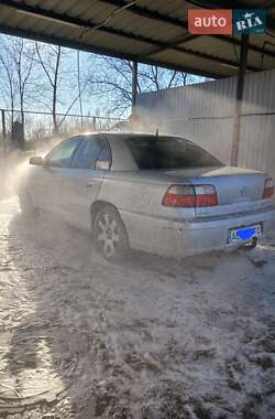 Седан Opel Omega 2001 в Синельниково