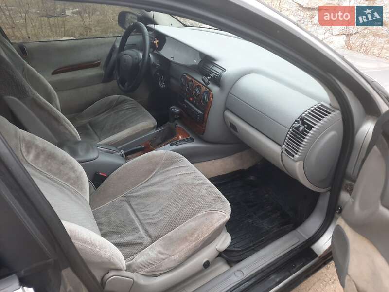 Седан Opel Omega 1995 в Вараше
