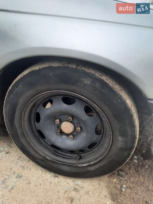 Седан Opel Omega 1995 в Вараше