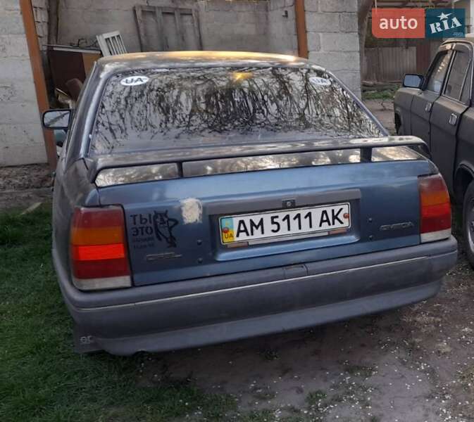 Седан Opel Omega 1989 в Фастове