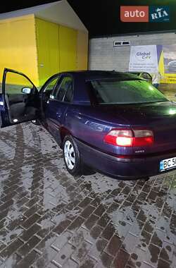 Седан Opel Omega 1995 в Львове